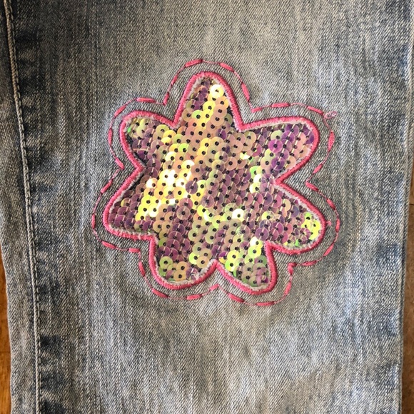 Girls size 6 Barbie jeans with cute stitching - Picture 3 of 5